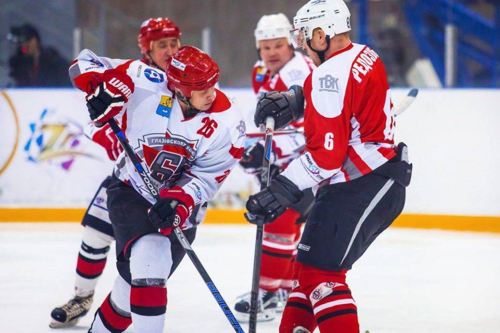 Двойная победа: в двух матчах глазовские хоккеисты обыграли саратовский «Кристалл» - gorodglazov.com