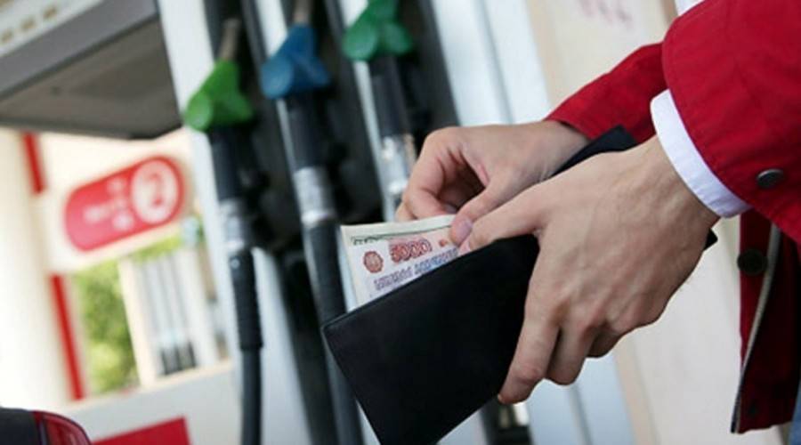 В преддверии Нового года автовладельцам придется платить за бензин больше - gorodglazov.com - респ. Удмуртия