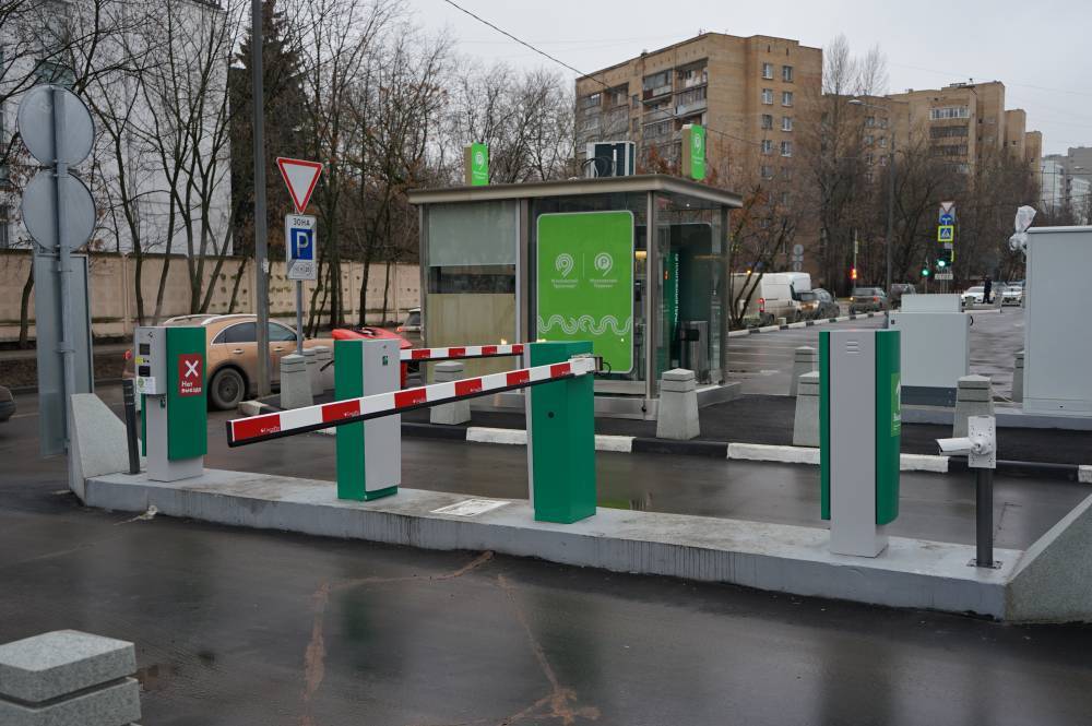 Более 20 новых парковок со шлагбаумами организовали в Москве в 2019 году - vm.ru - Москва