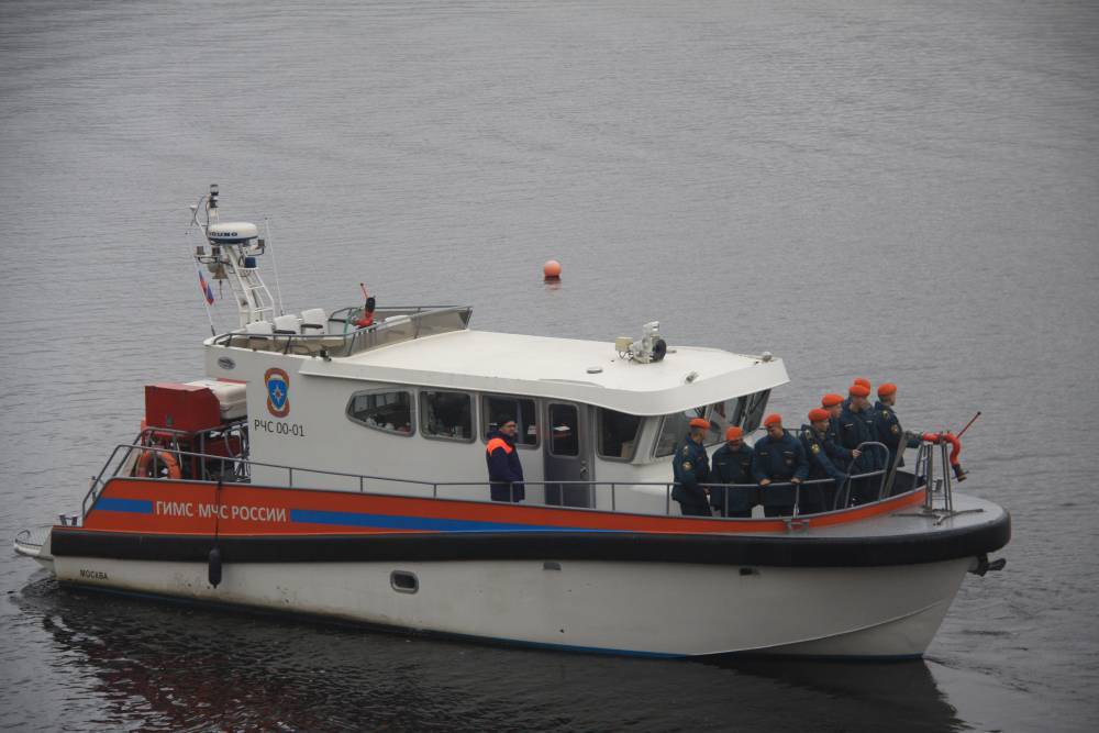 Спасатели вытащили из воды мужчину в районе Раушской набережной - vm.ru - Москва - Россия