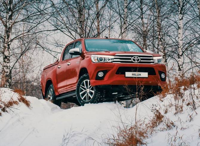 Toyota Hilux в ноябре стал лидером продаж среди пикапов в РФ - autostat.ru - Россия