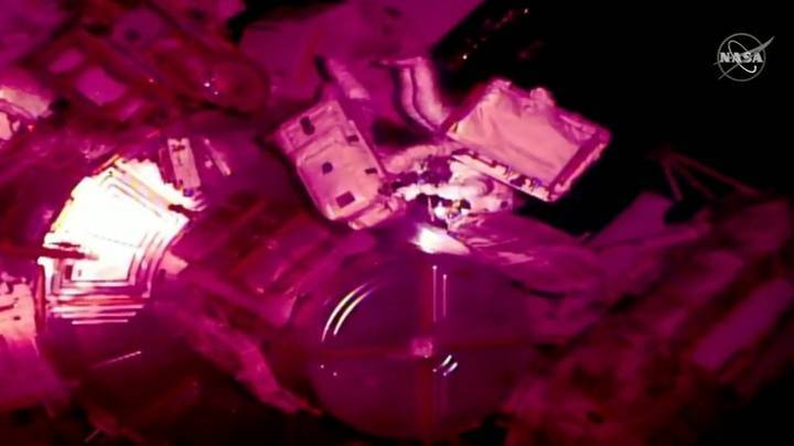 Лука Пармитано - Эндрю Морган - Астронавты НАСА совершили выход в открытый космос на МКС - vesti.ru - Россия