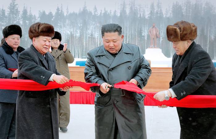 Ким Ченын - Ким Ченир - Ким Чен Ын открыл новый «город-утопию» в Северной Корее - theins.ru - КНДР