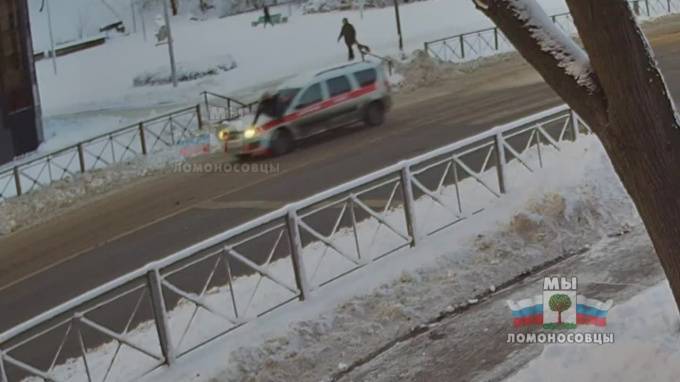 Автомобиль дорожной службы сбил пешехода в Ломоносове - piter.tv