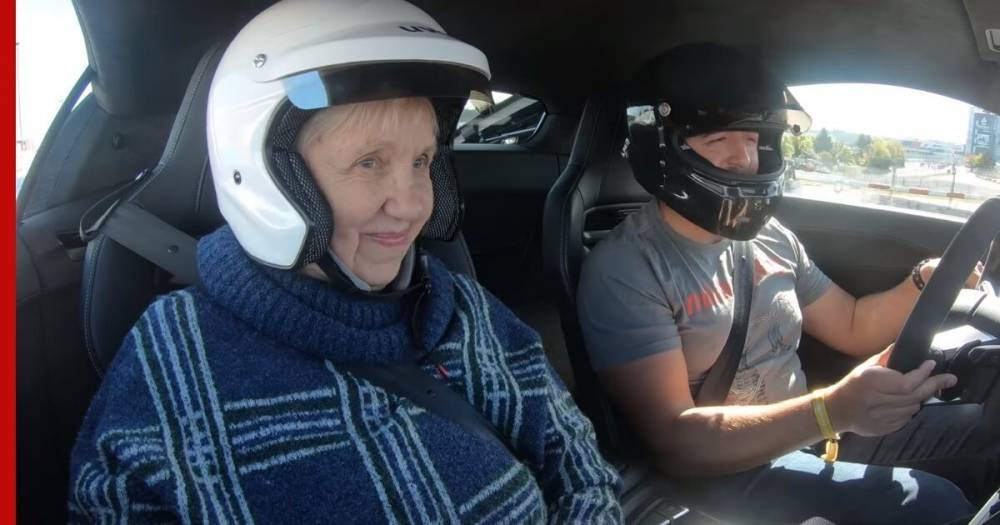 Внук снял на видео поездку с 80-летней бабушкой на Audi R8 на скорости 300 км/ч - profile.ru - Германия