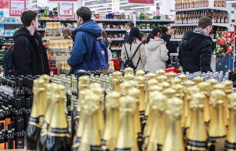 Нарколог рассказал россиянам о грамотном употреблении алкоголя в Новый год - news.ru - Москва - Россия