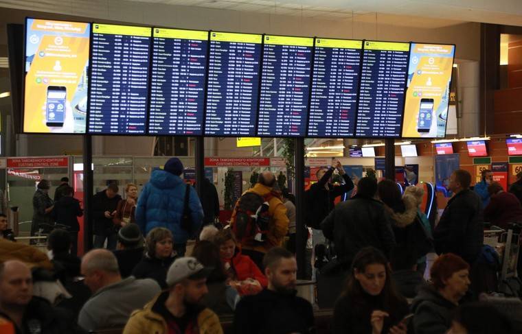Десятки рейсов задержаны и отменены в аэропортах Москвы - news.ru - Москва - Домодедово