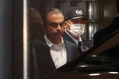 Карлос Гон - Бывший глава Nissan бежал из Японии в коробке и с наемниками - lenta.ru - Турция - Япония - Ливан