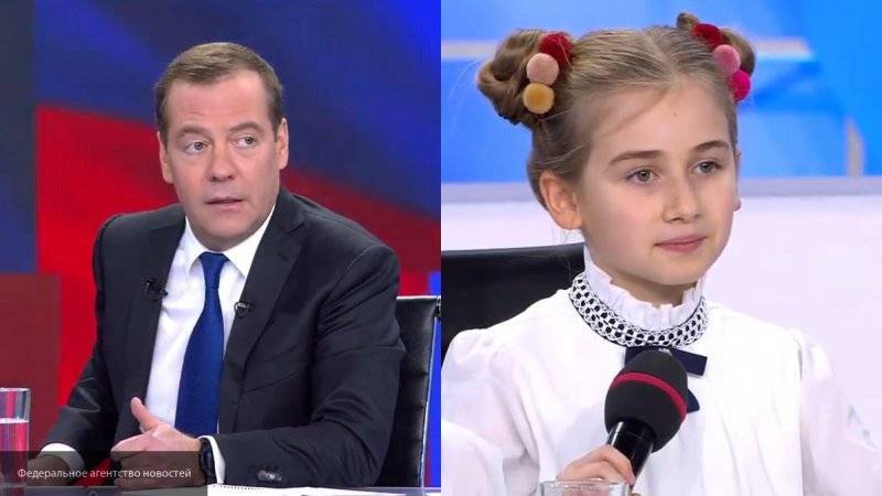 Дмитрий Медведев - Жюль Верн - Медведев назвал книгу, которую необходимо прочитать каждому ребенку - nation-news.ru - Россия
