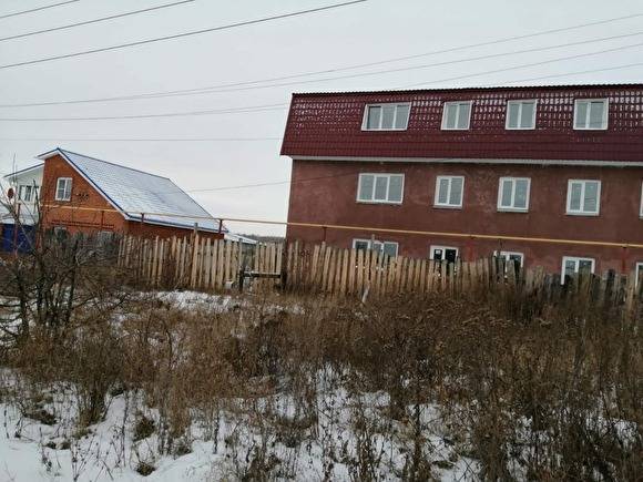 В Челябинской области готовят к заселению барак, который по бумаге снесли пять лет назад - znak.com - район Сосновский