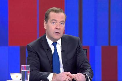 Дмитрий Медведев - Денис Буцаев - Медведев объяснил отставку куратора мусорной реформы - lenta.ru - Россия