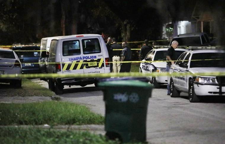 Четыре человека погибли в перестрелке после ограбления магазина во Флориде - news.ru - США - state Florida