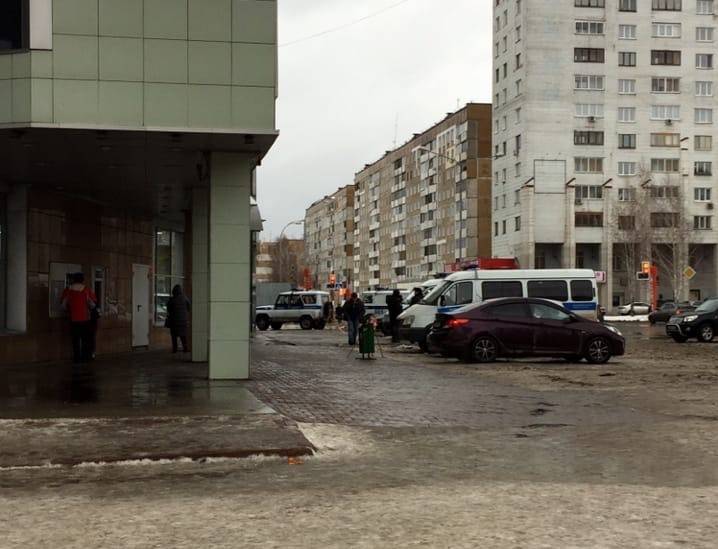 «Всех эвакуируют»: в Кемерове оцепили крупный торговый центр - gazeta.a42.ru