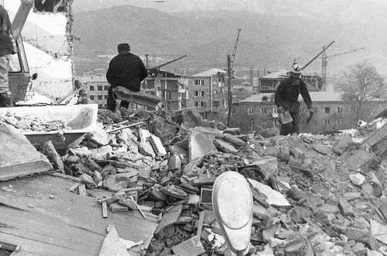 Землетрясение в Армении унесло жизни 25 тысяч человек - pnp.ru - Армения