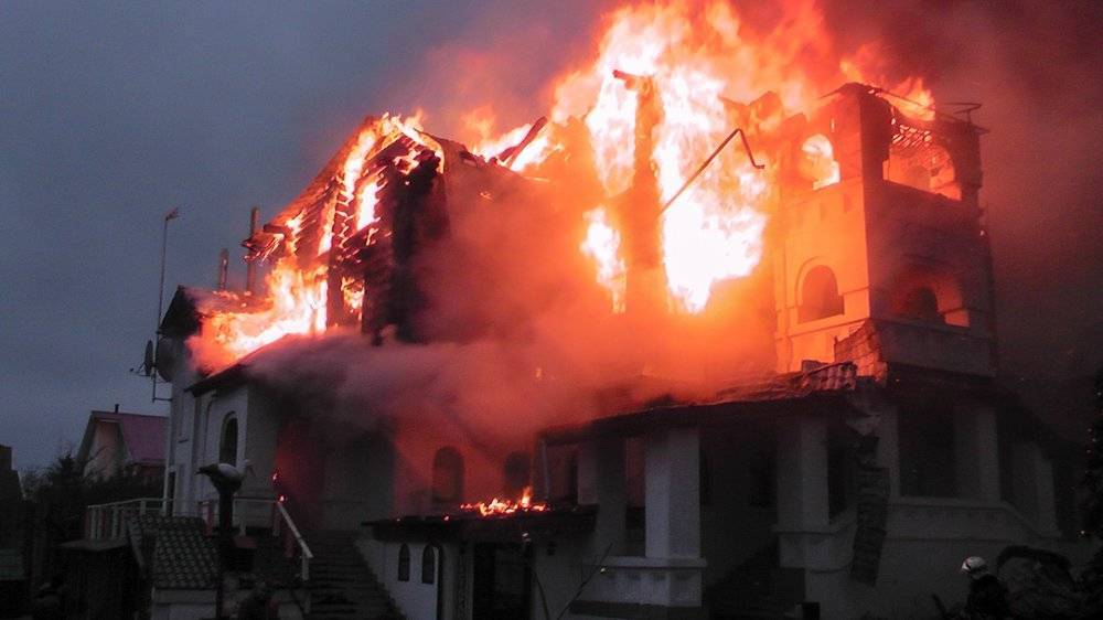 Пожарные ликвидировали возгорание в подмосковной гостинице - vm.ru - Россия - Московская обл.