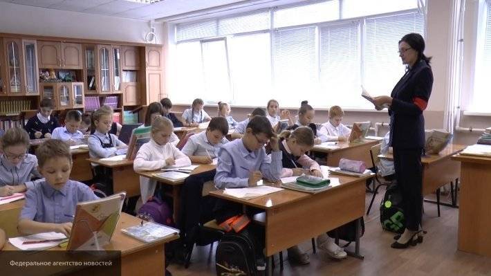 Виктор Басюк - Министерство просвещения выступило с инициативой повысить зарплаты учителям - newinform.com - Россия