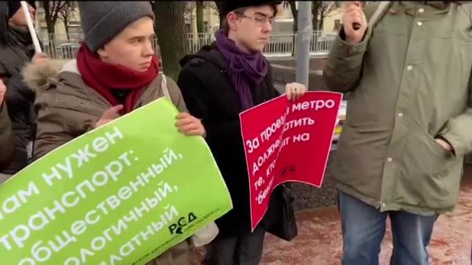В Петербурге на митинге против повешения цен на проезд задержано три человека - piter.tv - Санкт-Петербург