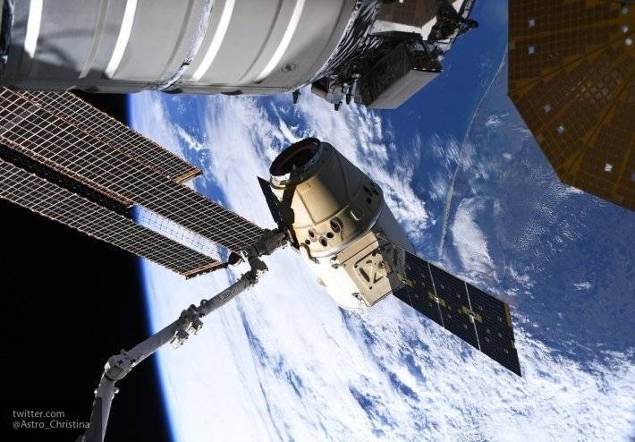 Лука Пармитано - Эндрю Морган - Грузовой корабль Dragon состыковался с Международной космической станцией - newinform.com - США