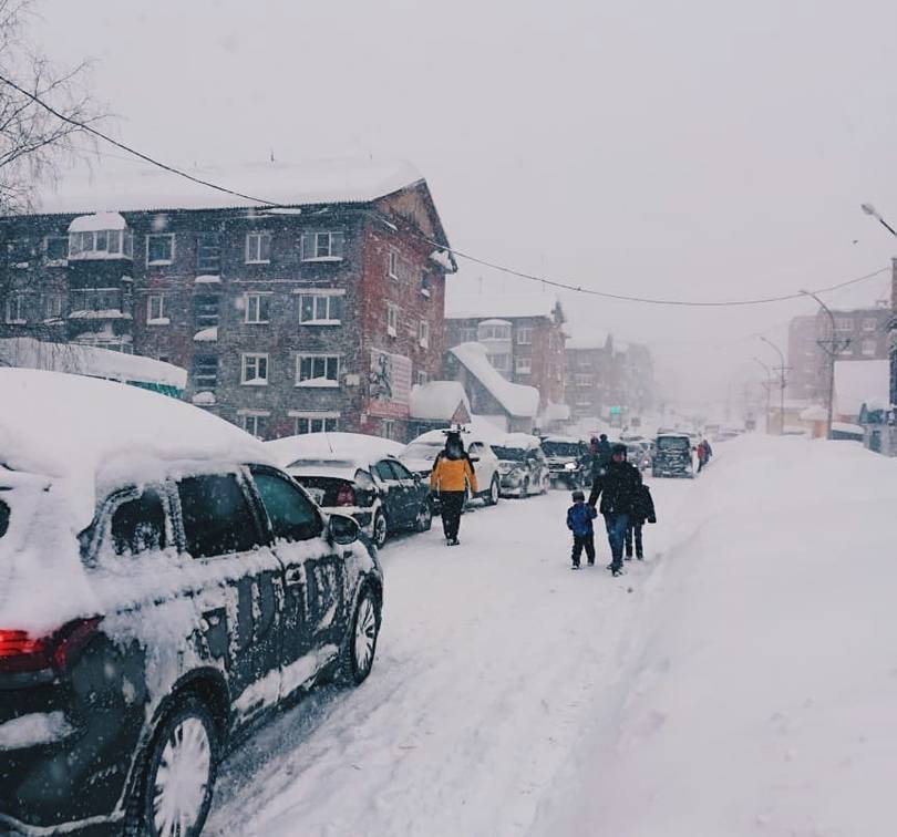 Два метра снега за двое суток: в Шерегеше сохраняется сложная обстановка на дорогах - gazeta.a42.ru - район Таштагольский