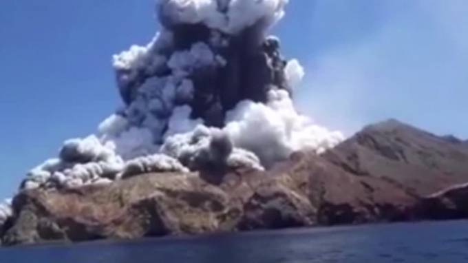 В Новой Зеландии началось извержение вулкана Уайт-Айленд - piter.tv - Новая Зеландия