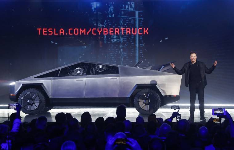 Эдвард Нортон - Tesla Cybertruck - Илон Маск проехался по улицам Лос-Анджелеса на новом Tesla Cybertruck - news.ru - США