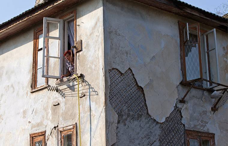 Названы регионы с проблемами по переселению из аварийного жилья - news.ru - Крым - Севастополь - Владивосток - Ставрополье