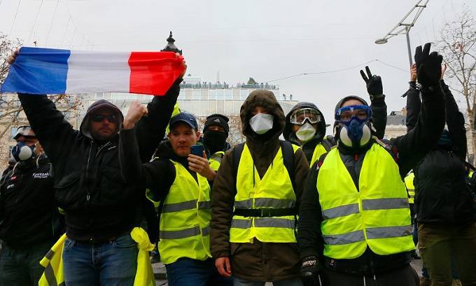 «Желтые жилеты» поставлены на прослушку - mirnov.ru - Швейцария - Франция - Париж