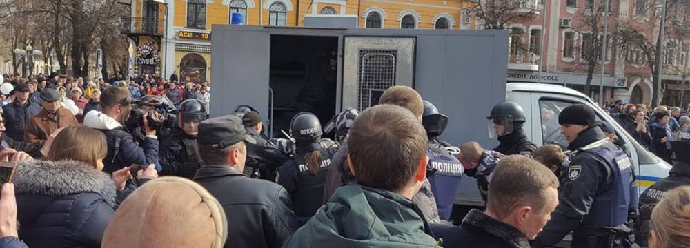 Петр Порошенко - Репрессии на митингах Порошенко попали под прицел правозащитников - politnavigator.net - Украина - Волынская обл. - Полтава - Житомир