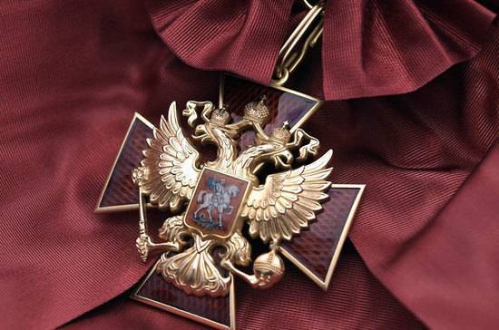 Борис Ельцин - 25 лет назад было утверждено Положение о государственных наградах Российской Федерации. - pnp.ru - Россия - РСФСР