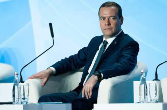 Дмитрий Медведев - Медведев поручил упростить контрактную систему для работы над нацпроектами - pnp.ru