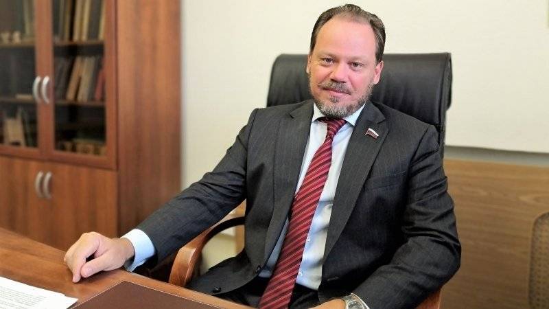 Дмитрий Медведев - Думский комитет назвал правильной приостановку объединения театров - polit.info - Санкт-Петербург - Ярославль