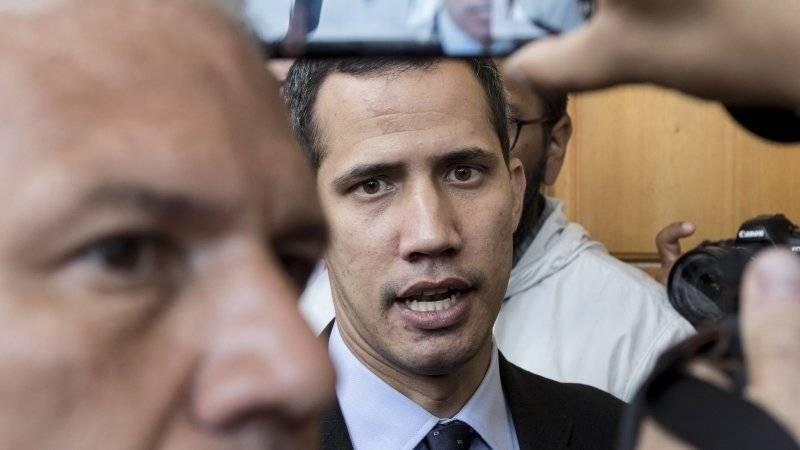 Хуан Гуаид - Гуаидо запретили занимать госдолжности в ближайшие 15 лет - polit.info - Венесуэла