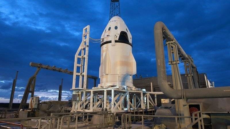 Дональд Трамп - Илон Маск - Трамп поздравил SpaceX с успешной отправкой к МКС корабля Crew Dragon - polit.info - США