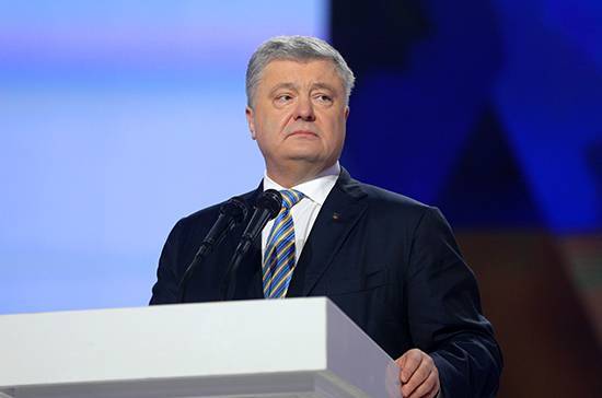 Петр Порошенко - Олег Гладковский - Порошенко уволил первого замглавы СНБО после публикации в СМИ о хищениях в армии - pnp.ru - Украина - Николаев - Николаевская обл.