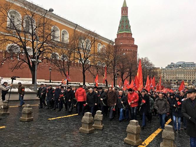 Иосиф Сталин - Как у могилы Сталина вспоминали «вождя народов» в годовщину его смерти. Репортаж Znak.com - znak.com - Москва