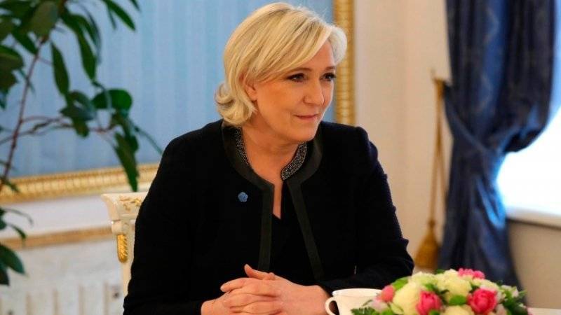 Марин Ле-Пен - Ле Пен заявила о катастрофических результатах санкций ЕС против РФ - polit.info - Франция