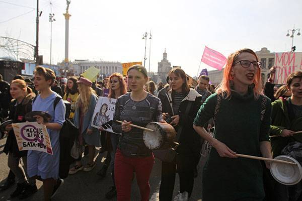 Дмитрий Корчинский - На марше в Киеве правые радикалы пытались устроить потасовку с феминистками - trud.ru - Россия - Киев