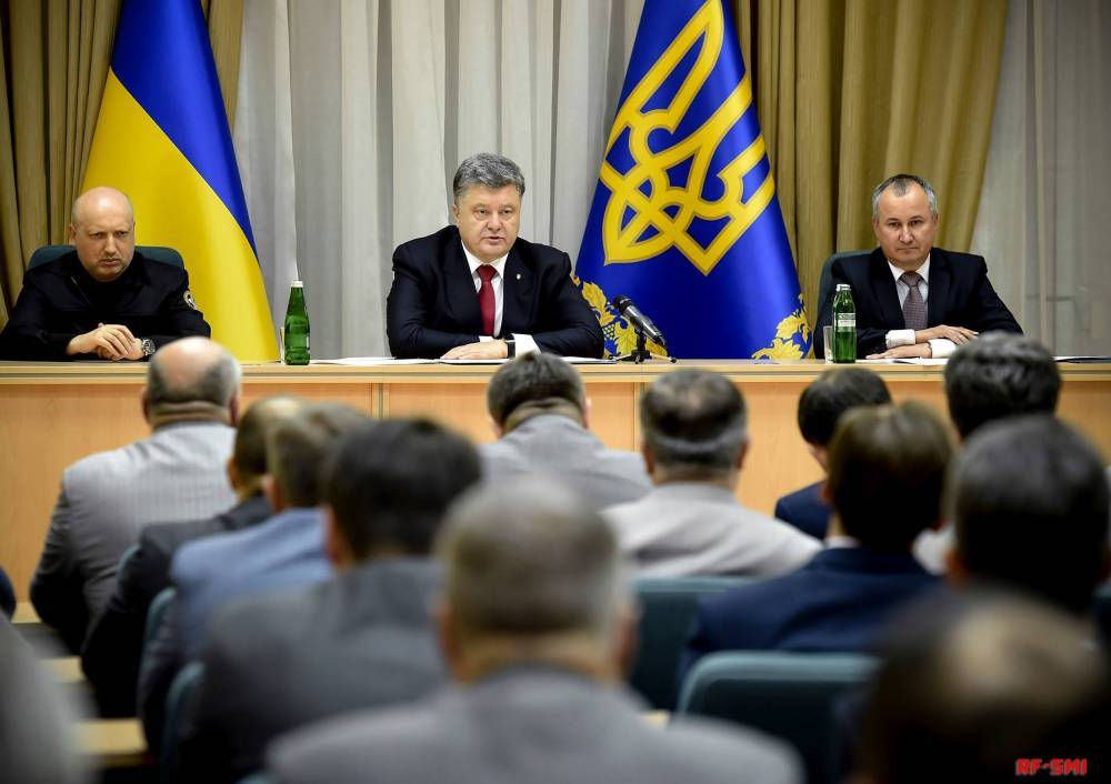 Петр Порошенко - Владимир Фесенко - Порошенко обложили: в СБУ грызня, США требуют объяснений - politnavigator.net - Россия - Украина - Киев