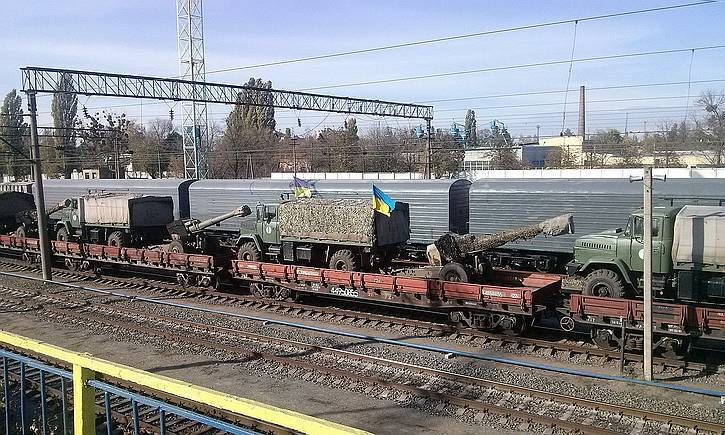 Видео очевидцев: Локомотив РЖД тащит украинскую бронетехнику - politnavigator.net - Россия - Киев - Сумская обл. - Брянск