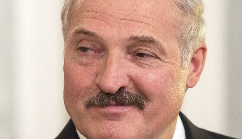 Александр Лукашенко - Бацька не прочь отхватить смачный кусок от разложившейся Нэньки - politnavigator.net - Россия - Украина - Белоруссия - Румыния - Венгрия - Польша