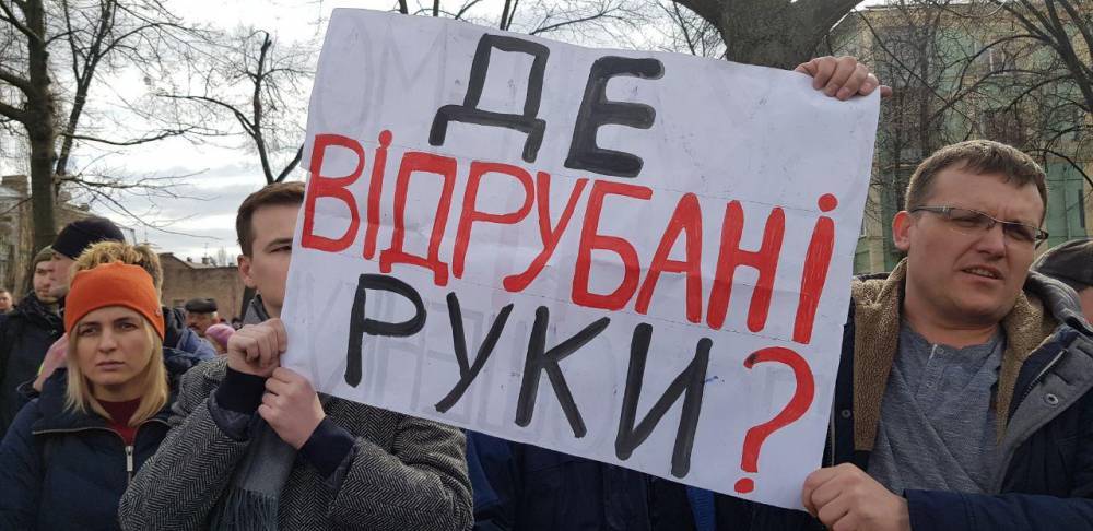 Петр Порошенко - При Порошенко никто из казнокрадов не сел за гнилую броню для армии – журналист - politnavigator.net - Украина - Львов