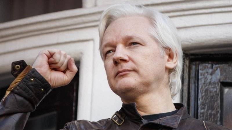 Джулиан Ассанжа - Митинг против экстрадиции Ассанжа в США начался в Париже - polit.info - США - Англия - Франция - Париж - Эквадор