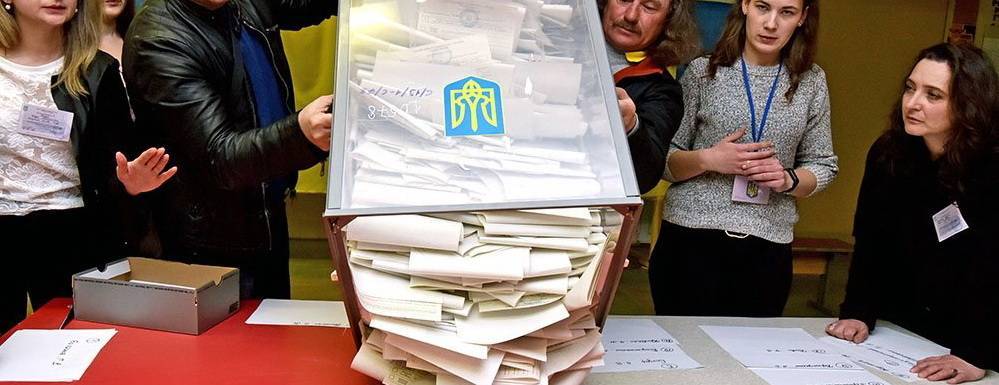 Владимир Зеленский - Александр Охрименко - Карен Шахназаров - Украинцам уже плевать на все – лишь бы не Порошенко - politnavigator.net - Россия - Украина
