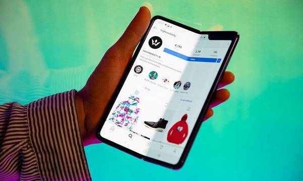 Гибкий смартфон Samsung будут продавать в России по заоблачной цене - cnews.ru - Россия