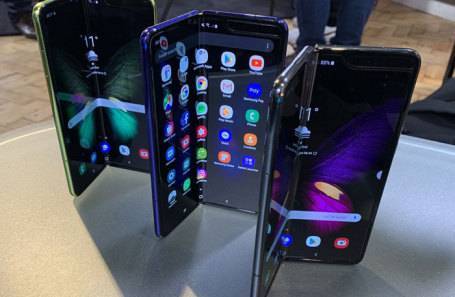 Samsung прогнулся. Презентацию Galaxy Fold в Шанхае и Гонконге отменили - bfm.ru - Гонконг - Шанхай