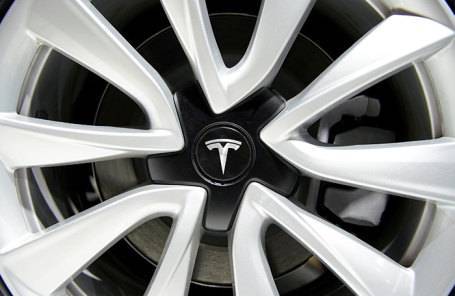 Илон Маск - Tesla расследует видео взрыва своего электрокара в Шанхае - bfm.ru - Шанхай