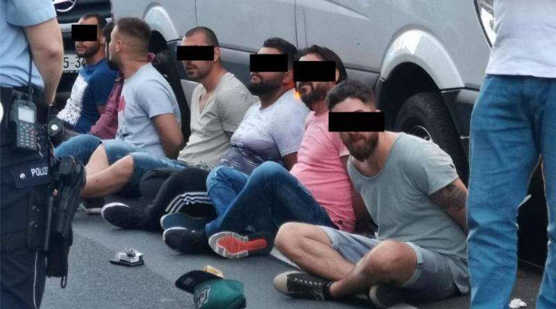 Мюльхайм: 50 агрессивных мужчин вышли на улицу, угрожая полицейским - germania.one - Нападение