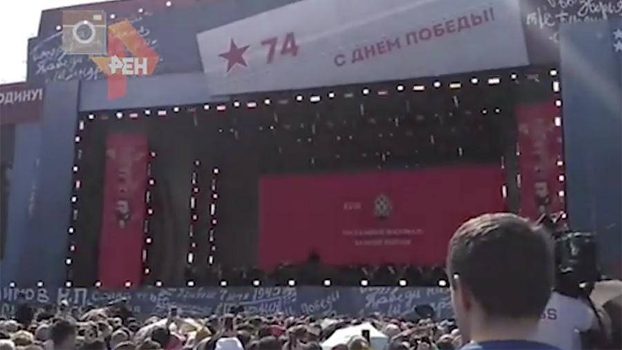 Владимир Путин - Валерий Гергиев - Опубликовано видео выступления оркестра Мариинского театра в честь Дня Победы - iz.ru - Москва - Россия