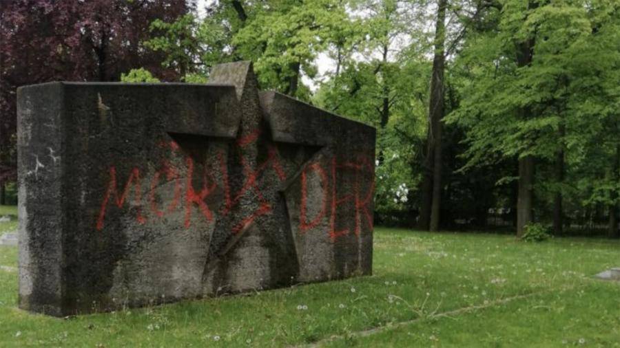 В Германии 9 мая осквернили могилы павших советских воинов - iz.ru - Россия - Германия - земля Бранденбург