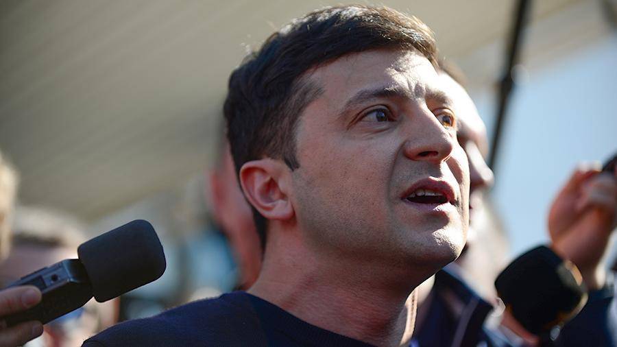Владимир Зеленский - Петр Порошенко - Александр Данилюк - Зеленский пересмотрит «одиозные» решения Порошенко - iz.ru - Украина